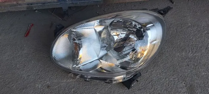 Farol do Nissan Master