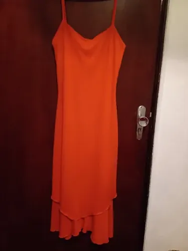 Vestido Laranja tamanho P - comprimento midi - tecido de boa qualidade