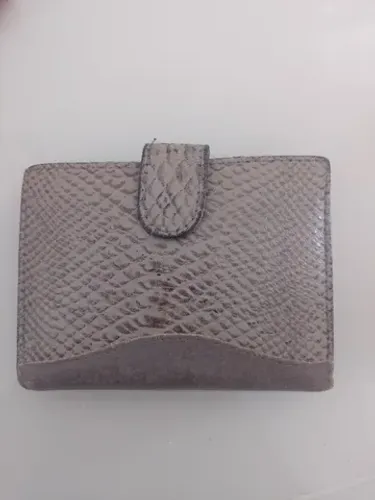 Carteira feminina de couro legítimo