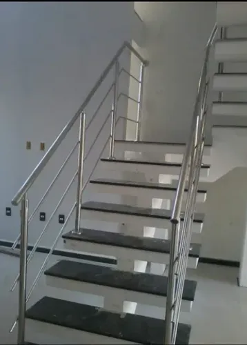 Guarda corpo e corrimão em aço inox. Watsapp *