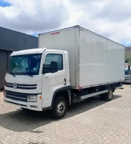 VW 11.180 ano 2023, com baú, em MG
