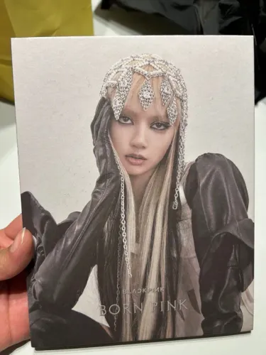 BLACKPINK - BORN PINK LISA (CD + Photobook + Photocards + Poster)