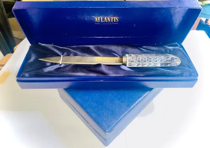 Espatula abre cartas decorativa marca ATLANTIS 
