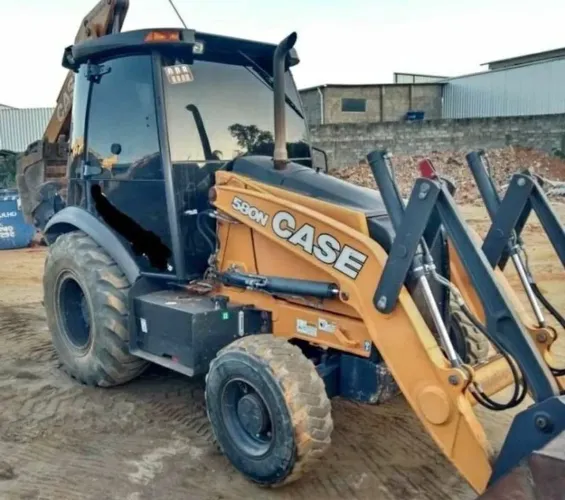 RETROESCAVADEIRA CASE 580N