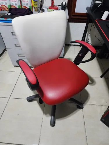 Cadeira Escritório Estilosa em Couro - Flexform