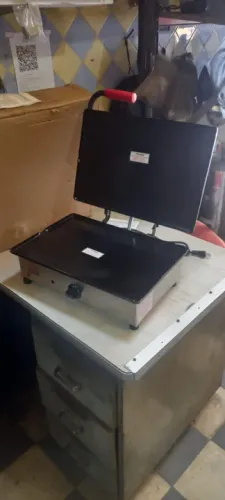 Sanduicheiras e chapas industriais novas