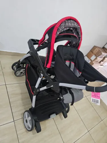 Carrinho de Bebê Duplo Delta