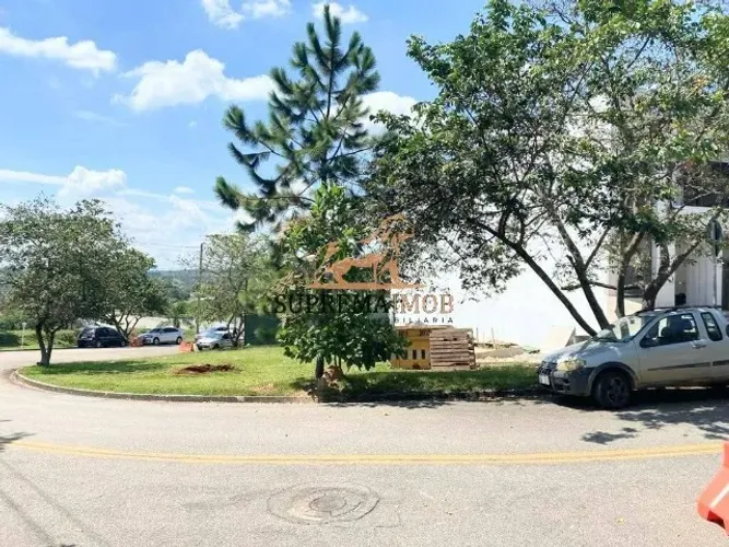 Terreno de esquina á venda com 441,69 m² -Condomínio Renaissence
