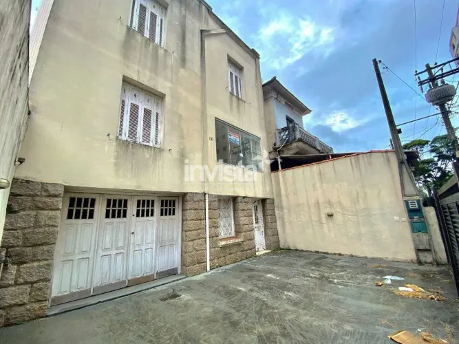 Locação - Casa Comercial no Embaré, pertinho da Praia!
