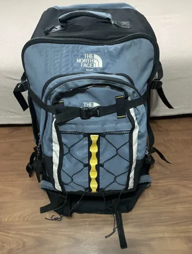 MOCHILA THE NORTH FACE KARGO 100 + 20 PRETO E AZUL
