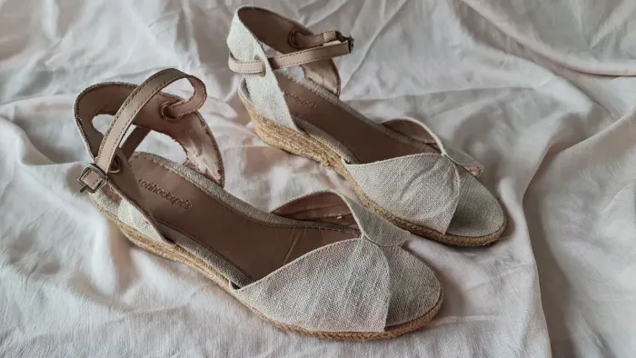 Vendo sandalia de linho tamanho 39 Sonho dos pés
