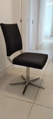 IMPERDÍVEL - Cadeira Giratória Moderna com Base Cromada