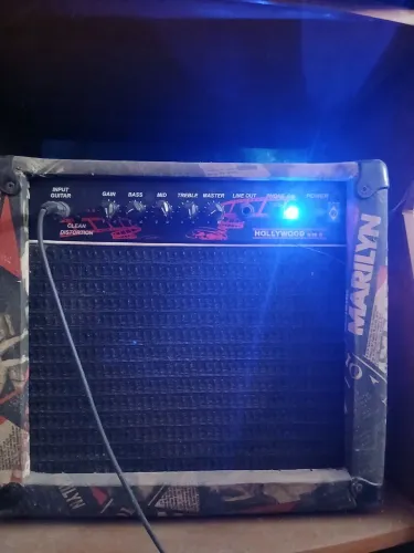Cubo de guitarra Bourn Hollywood c efeito.