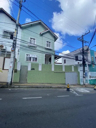 CASA BELISSIMA, 04 QUARTOS, GABINETE, 02 SALAS, COZINHA AMPLA, REFORMADA