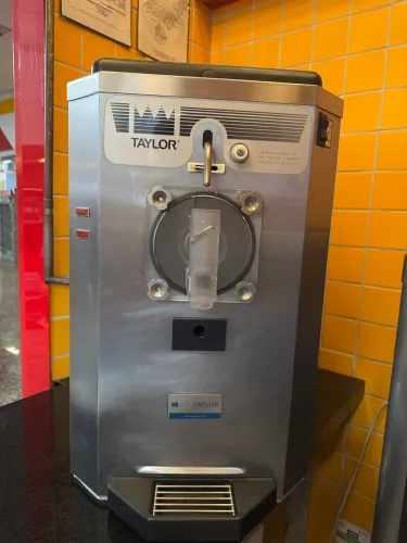 Máquina de sorvete e açaí TAYLOR 430