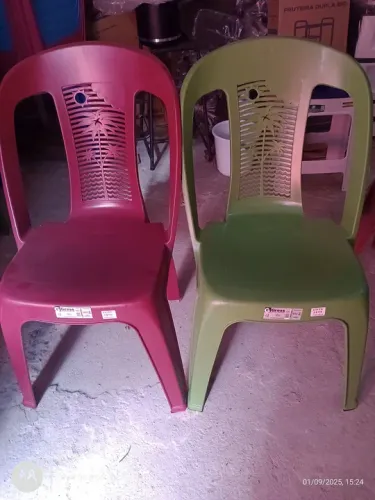 Cadeira de plástico sem braço