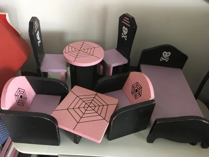 Conjunto de móveis para boneca