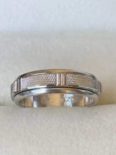 Anel guess de Prata 925 com Detalhes giratórios