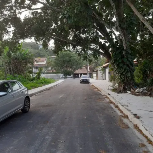 Maravista lote plano em trecho muito bem construído