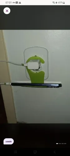 Suporte tomada carregador celular 