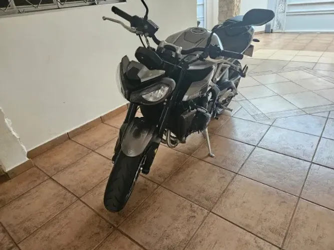 Triumph Street Triple 765 R! Nova, impecável!