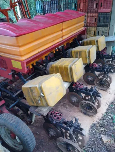 Plantadeira Seedmax Impleforte<br>4 linhas - Usada