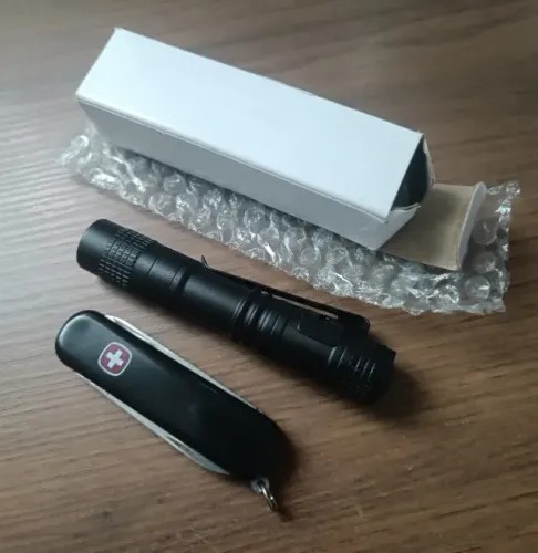 WG3110 - Canivete Suíço Wenger Esquire + Mini lanterna de Led