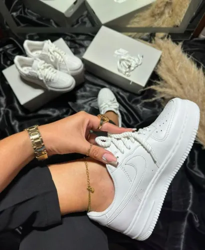 Tênis Nike Air Force 1 Branco e Preto 