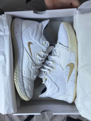Paul George 3 - Branco e Dourado - Tam. 41