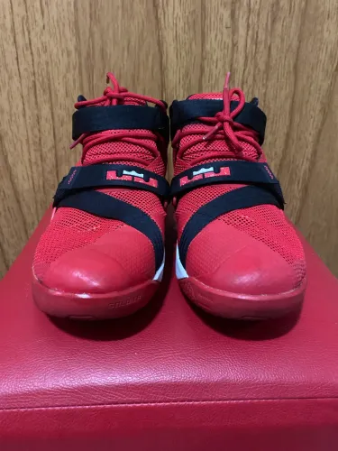 Tênis nike lebron soldier