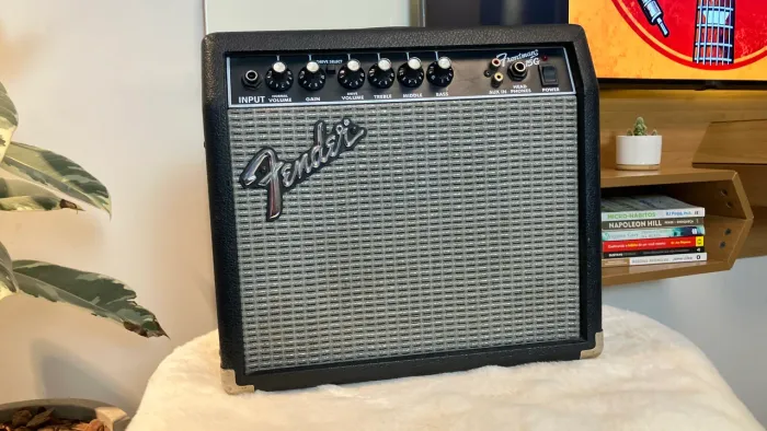 Amplificador Fender Frontman 15G