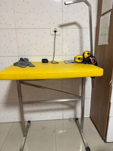 Mesa de tosa By Becker com girafa<br>(Feita Especialmente com pés em inox)