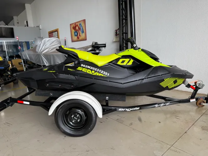 Sea doo spark trix 3up 2023