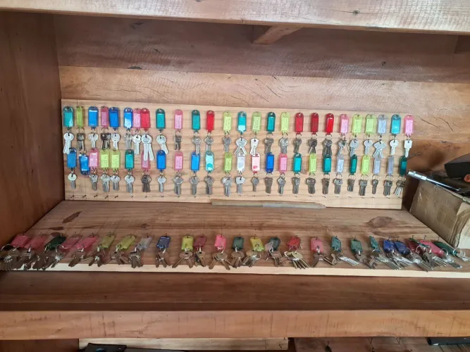 Vende-se Chaves  aproximadamente 600 chaves.