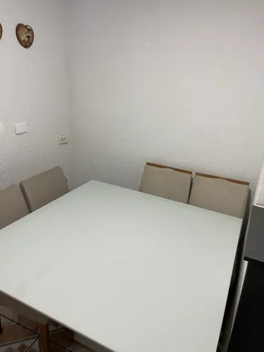 Mesa quadrada perfeito estado