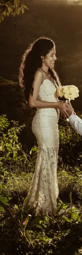 Vestido de renda cor creme para casamento