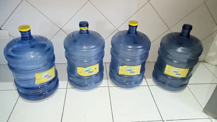 Vendo combo de 04 Garrafões Santa Joana vazios