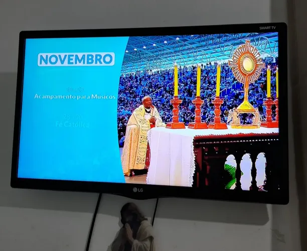 Vendo tv smart LG 24 