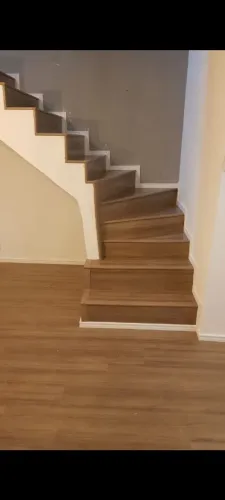 INSTALADOR DE PISOS VINÍLICOS E LAMINADOS