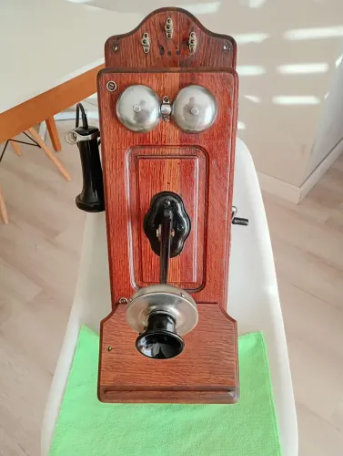 Telefone retrô antigo