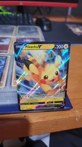 Pikachu V - Cartão Pokémon