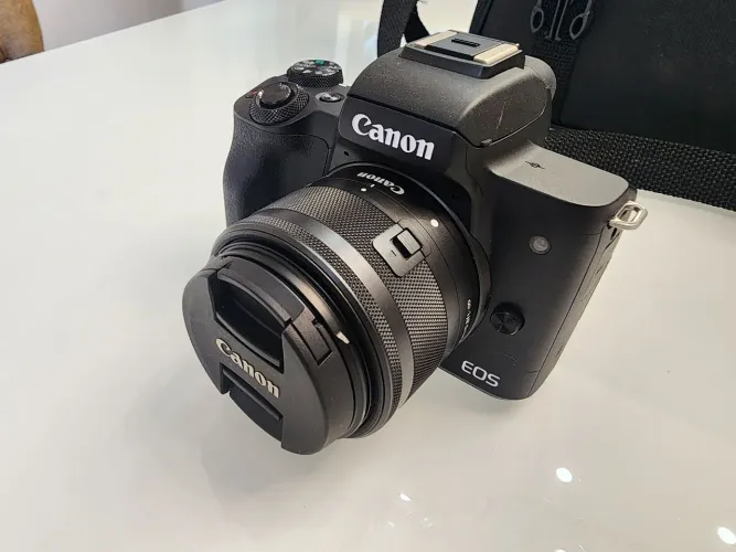 Kit Canon EOS M50 + Lente 15-45mm + Lente Sigma 16mm f/1.4 (SUPER NOVOS)
