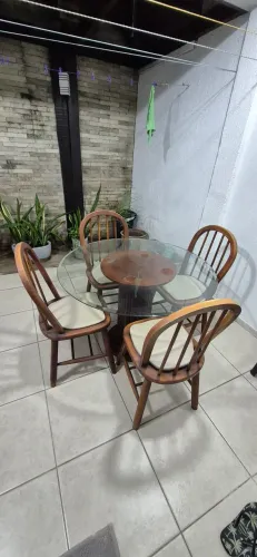 Conjunto de mesa + 4 cadeiras - MADEIRA DE LEI