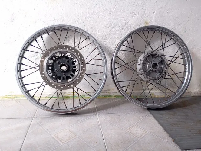 Roda em raiada moto 150