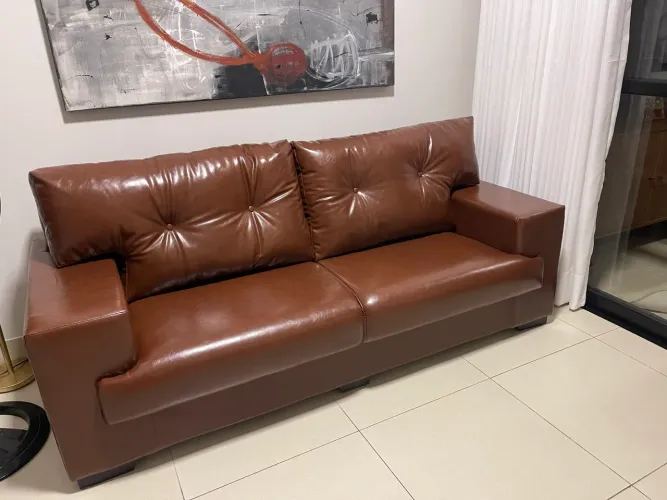Sofá 3 lugares em couríssimo