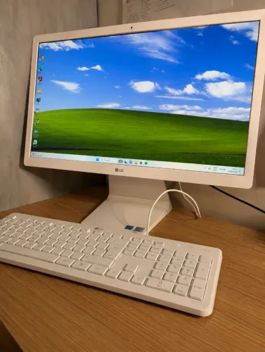 COMPUTADOR LG ALL IN ONE QUAD CORE W10 4GB 500GB HD 21.5? 22V280