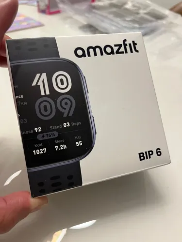 Smartwatch Amazfit Bip 6 com GPS e Tela 1.97" AMOLED para Android e iOS na Cor Preta -