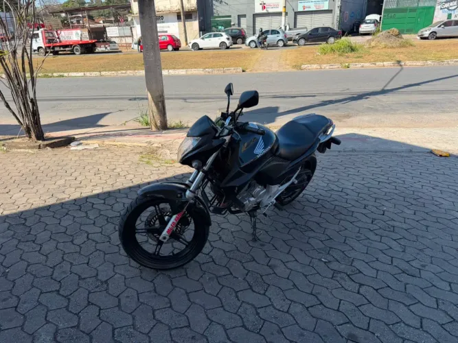 HONDA CB300R ANO 2011