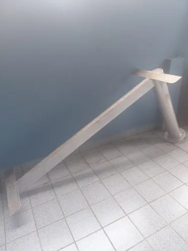 Estrutura em alumínio para balcão, podendo combinar com granito ou madeira.
