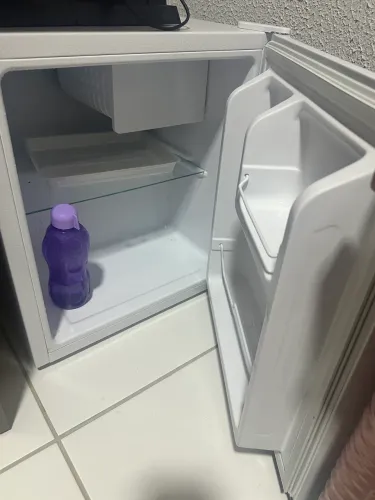 Frigobar Hisense 600 reias